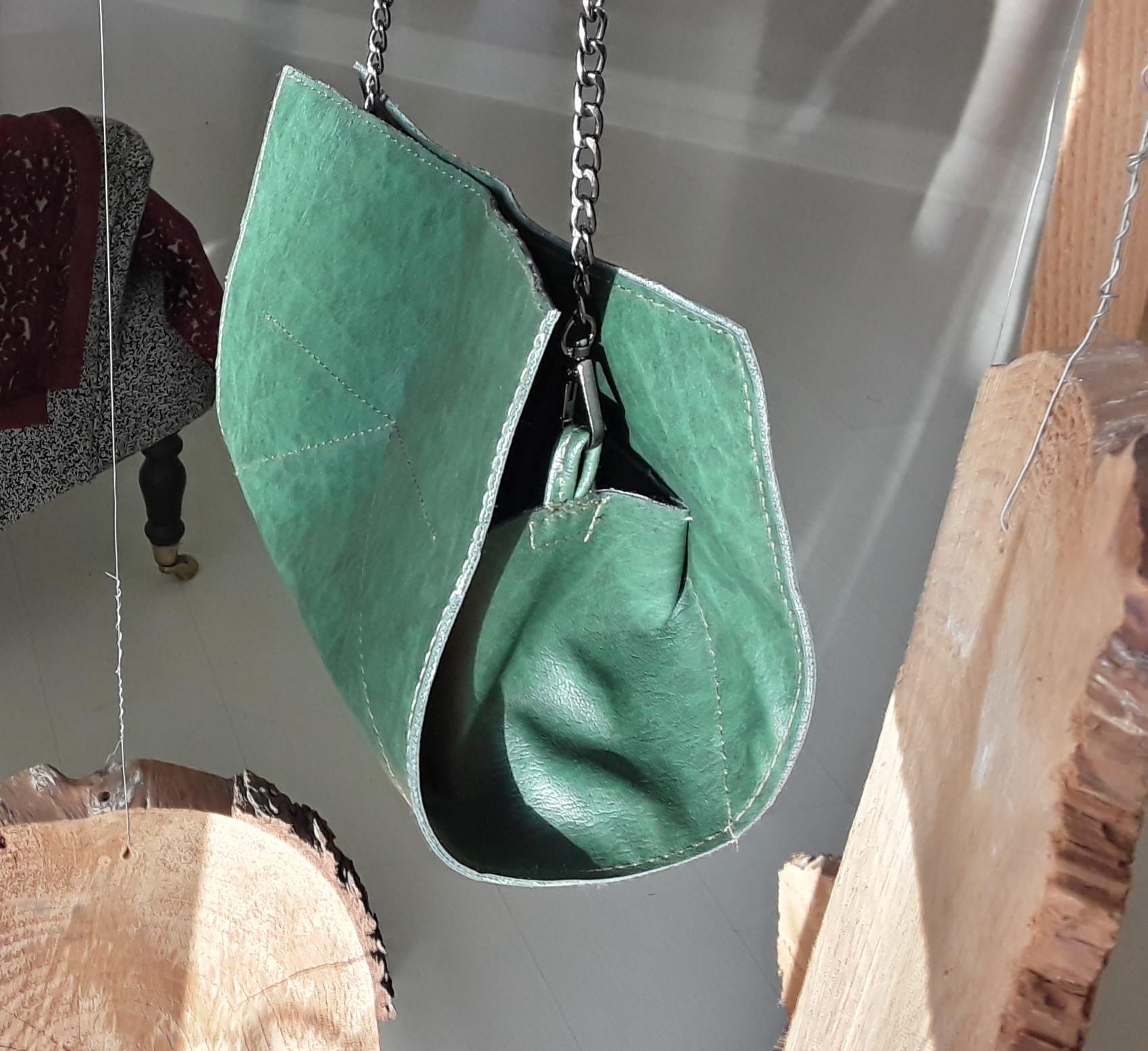 Borsetta Donna Ecopelle Verde - Tracolla Lunga, Accessorio Chic Fatta a Mano, Pelle Vera Made in Italy, Pezzo Unico