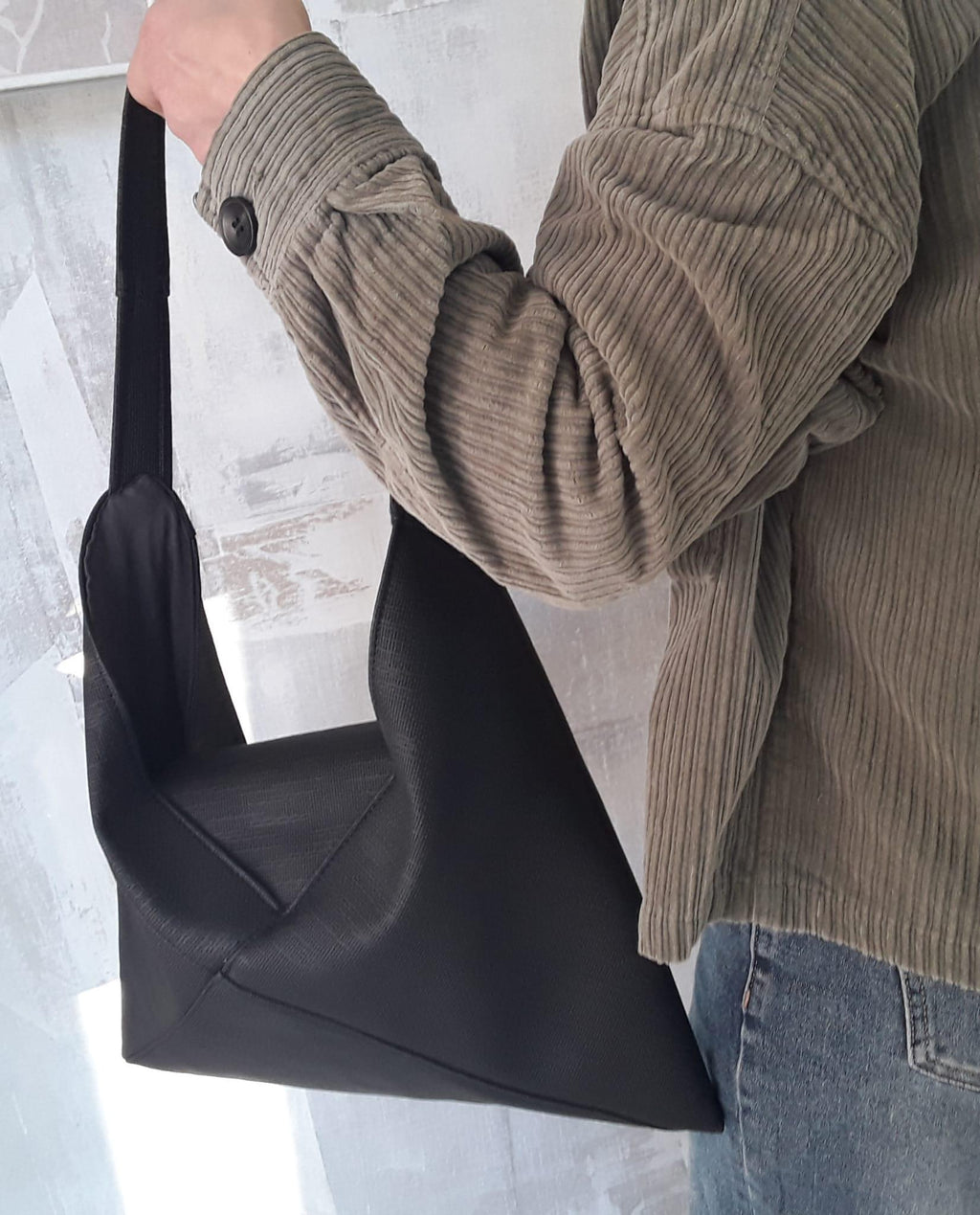 Borsa Donna Ecologica: Handmade Black Leather Shopping Bag, Unique Italian Piece 39x39 cm, Eco-Friendly Fashion Accessory