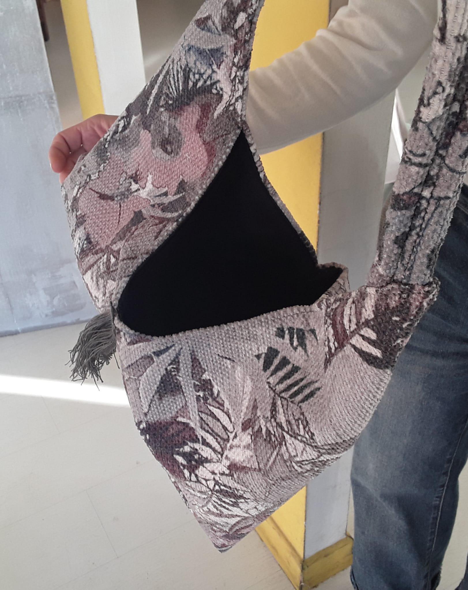 Borsa donna: Ecologica, fatta a mano in microfibra & velluto, fantasia floreale chiara, 39x39 cm, pezzo unico made in Italy, Borsa da spalla
