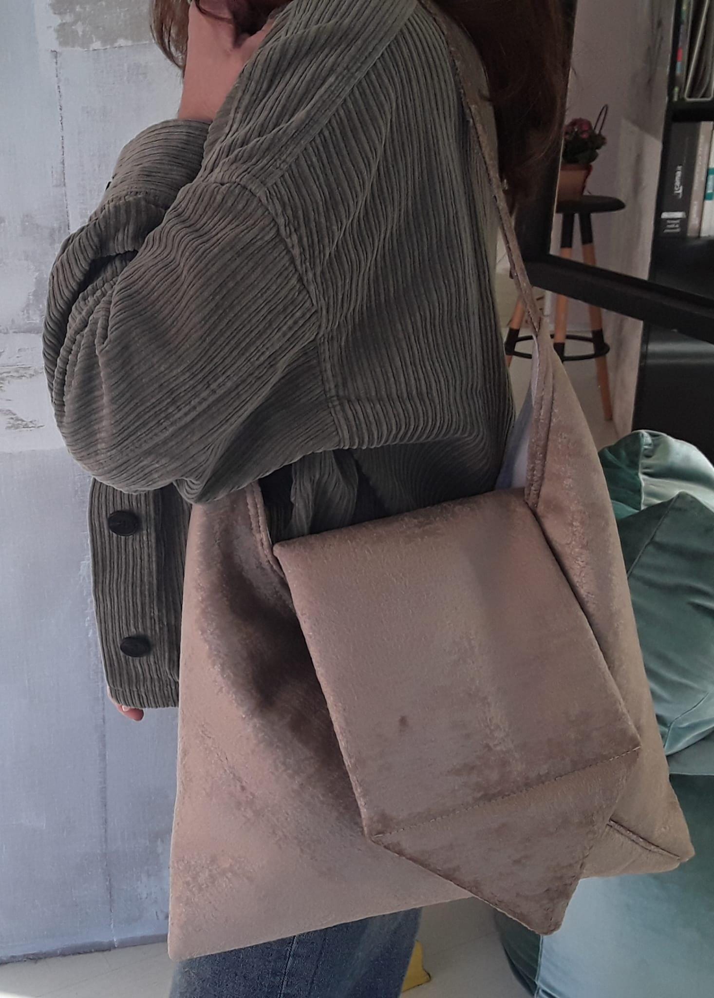 Borsa Donna Ecologica: Fatta a Mano in Eco Velluto Lavabile, Tote Unica Italiana 39x39 cm, Borsa da Spalla Elegante & Sostenibile