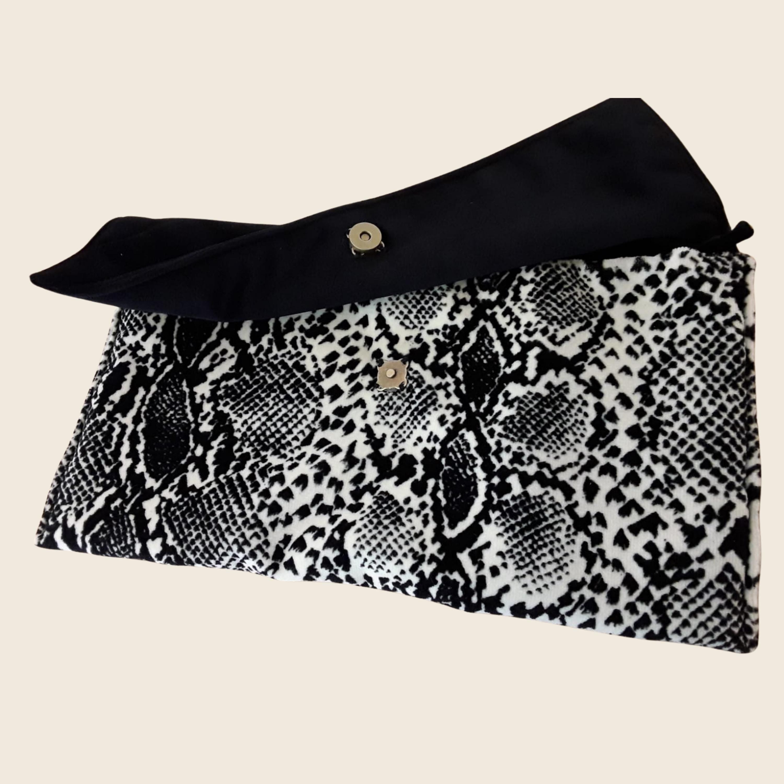 Borsetta in velluto: elegante borsa artigianale viola, pezzo unico, foderata in tessuto Rombetti, made in Italy