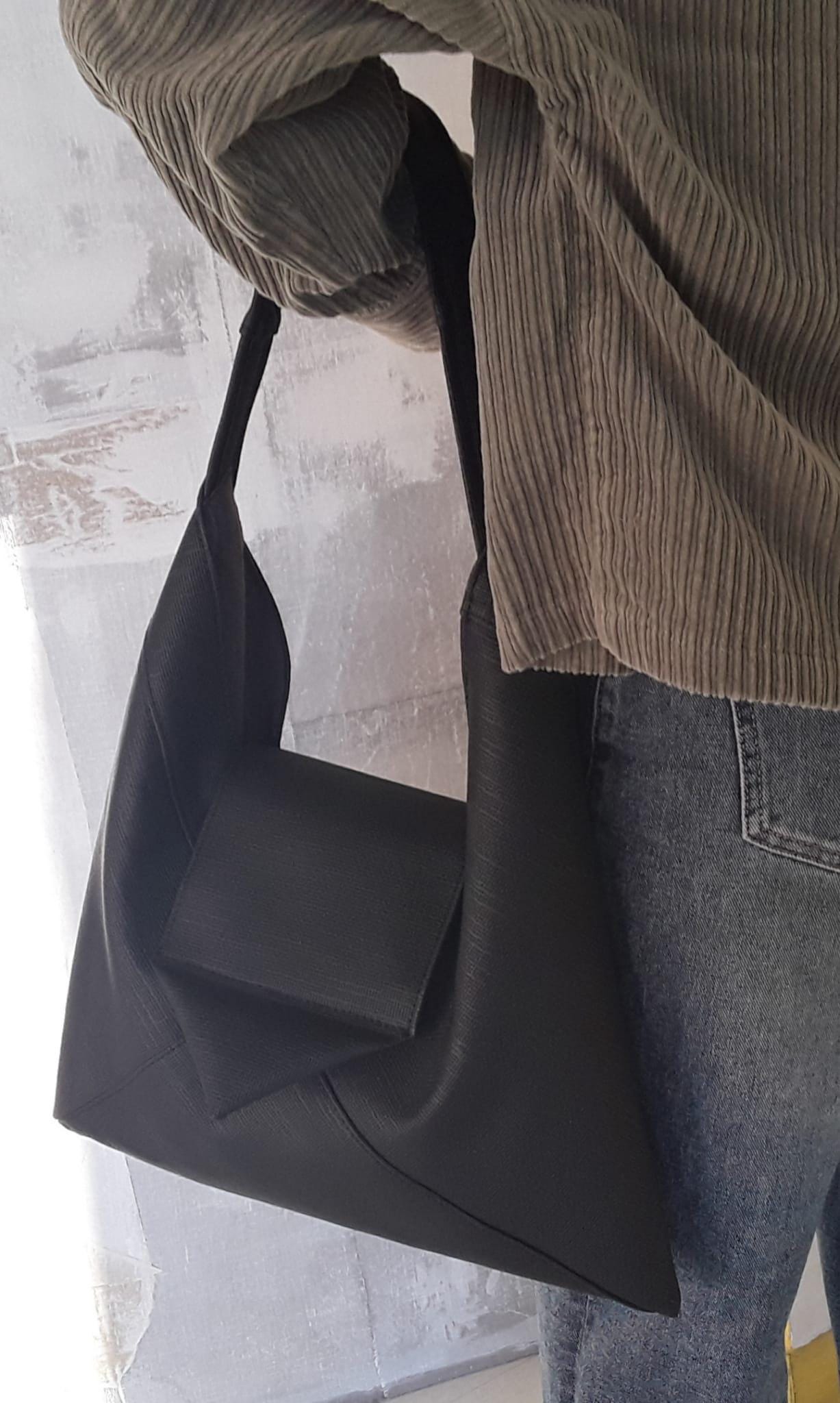 Borsa Donna Ecologica: Handmade Black Leather Shopping Bag, Unique Italian Piece 39x39 cm, Eco-Friendly Fashion Accessory