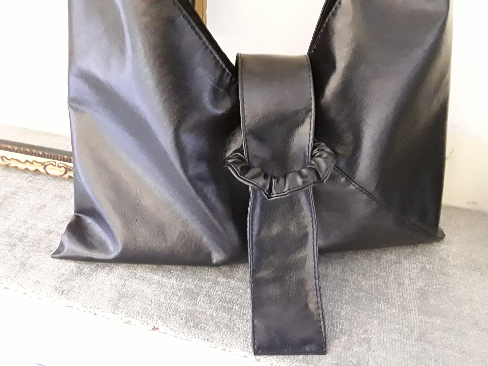 Elegante Borsa Donna Ecopelle Nera Liscia 40x40cm, Luxury Shoulder Tote Bag Eco-Friendly Fashion Handbag & Chic Style