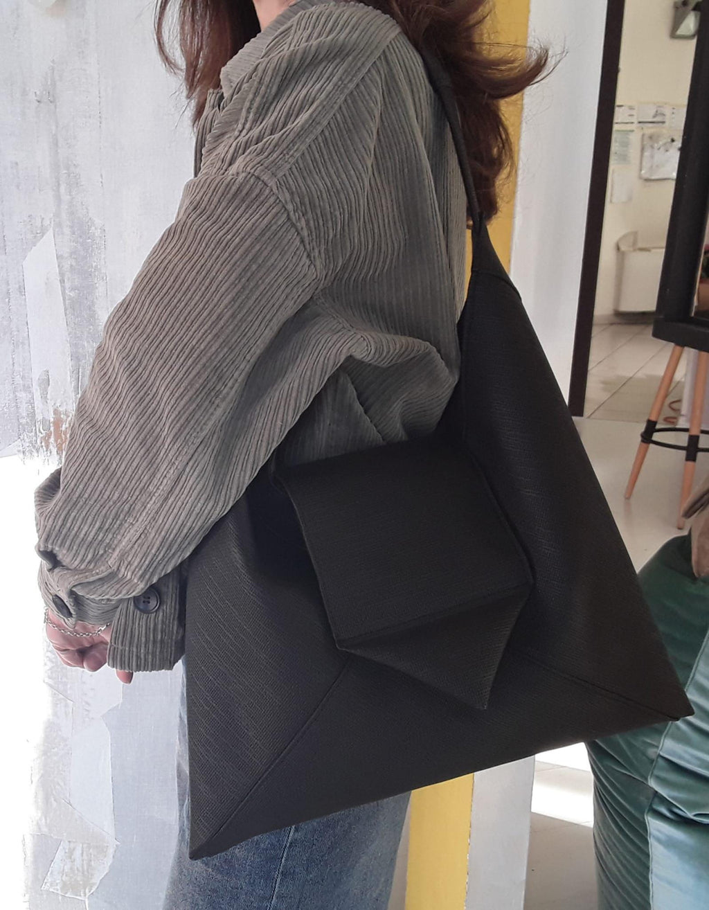 Borsa Donna Ecologica: Handmade Black Leather Shopping Bag, Unique Italian Piece 39x39 cm, Eco-Friendly Fashion Accessory
