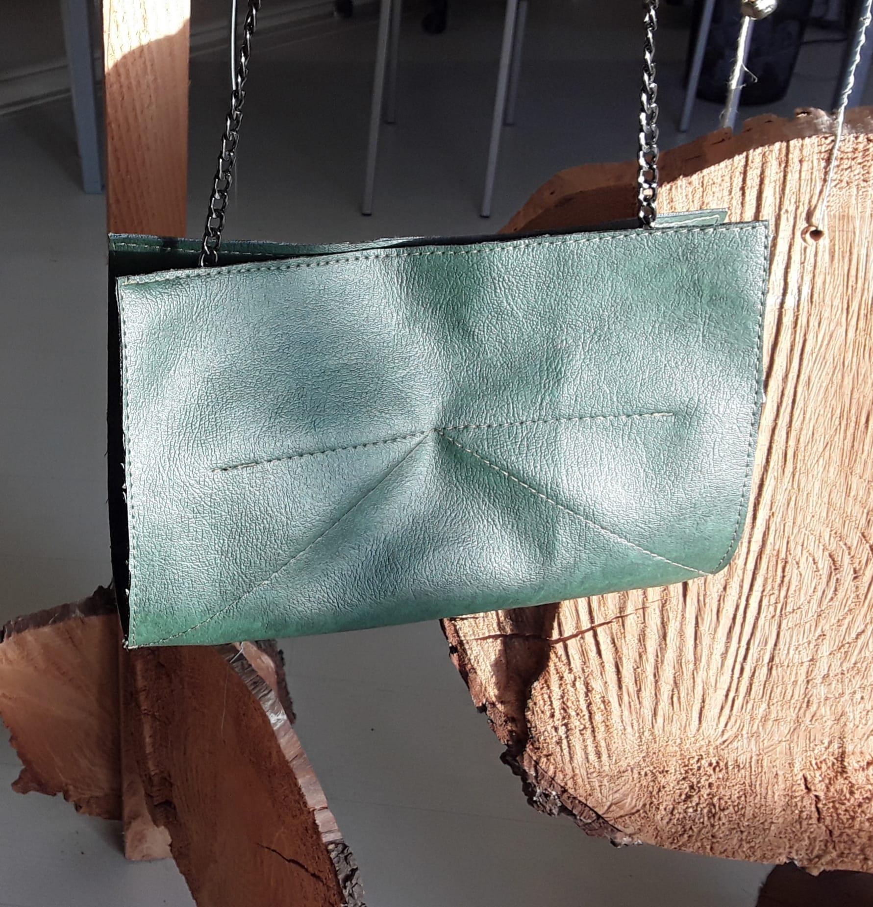 Borsetta Donna Ecopelle Verde - Tracolla Lunga, Accessorio Chic Fatta a Mano, Pelle Vera Made in Italy, Pezzo Unico