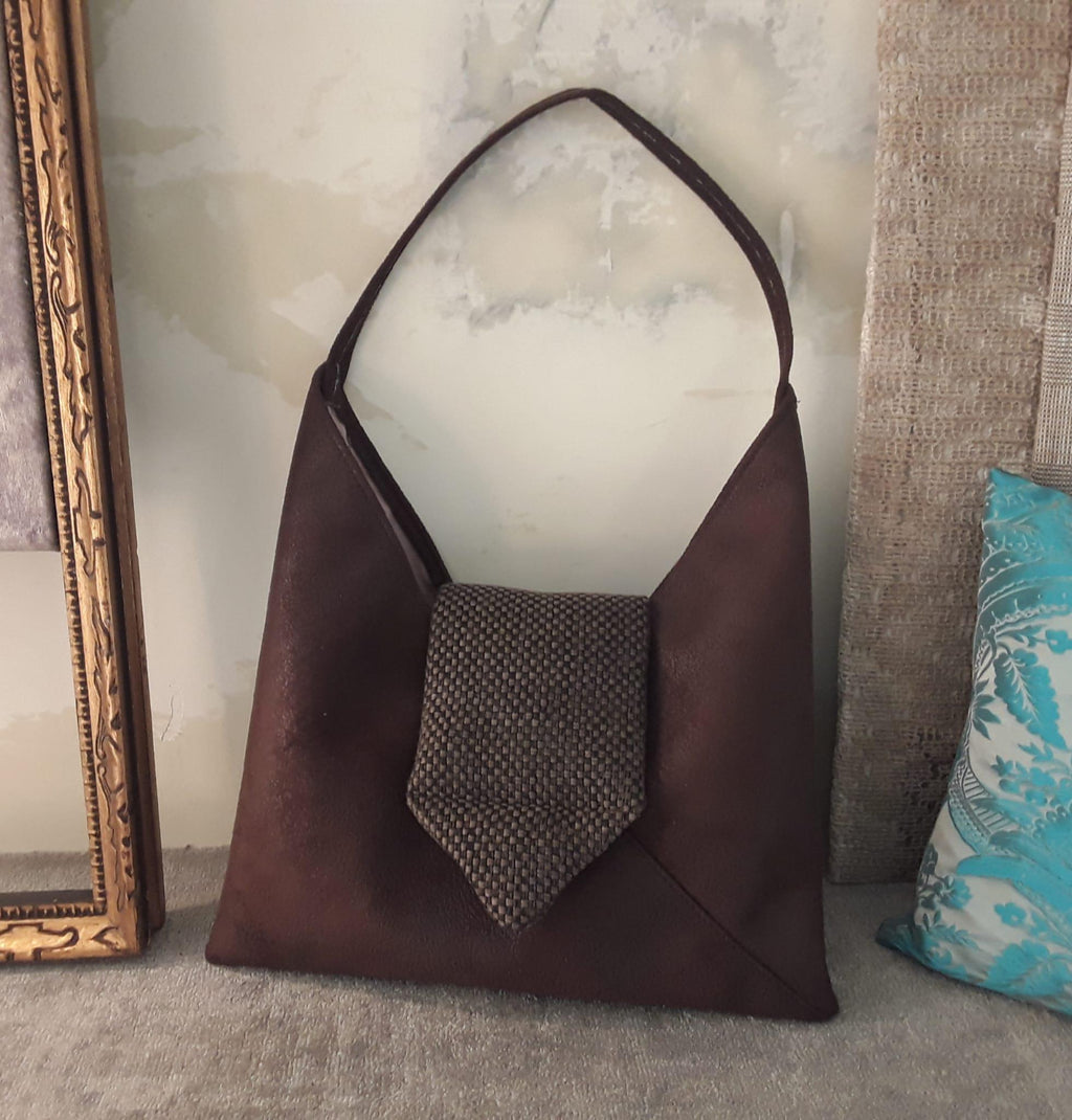 Borsa donna: Ecologica Pelle Marrone Scamosciata Fatta a Mano, 32x32 cm, Unico Made in Italy, Trendy Spalla Bag