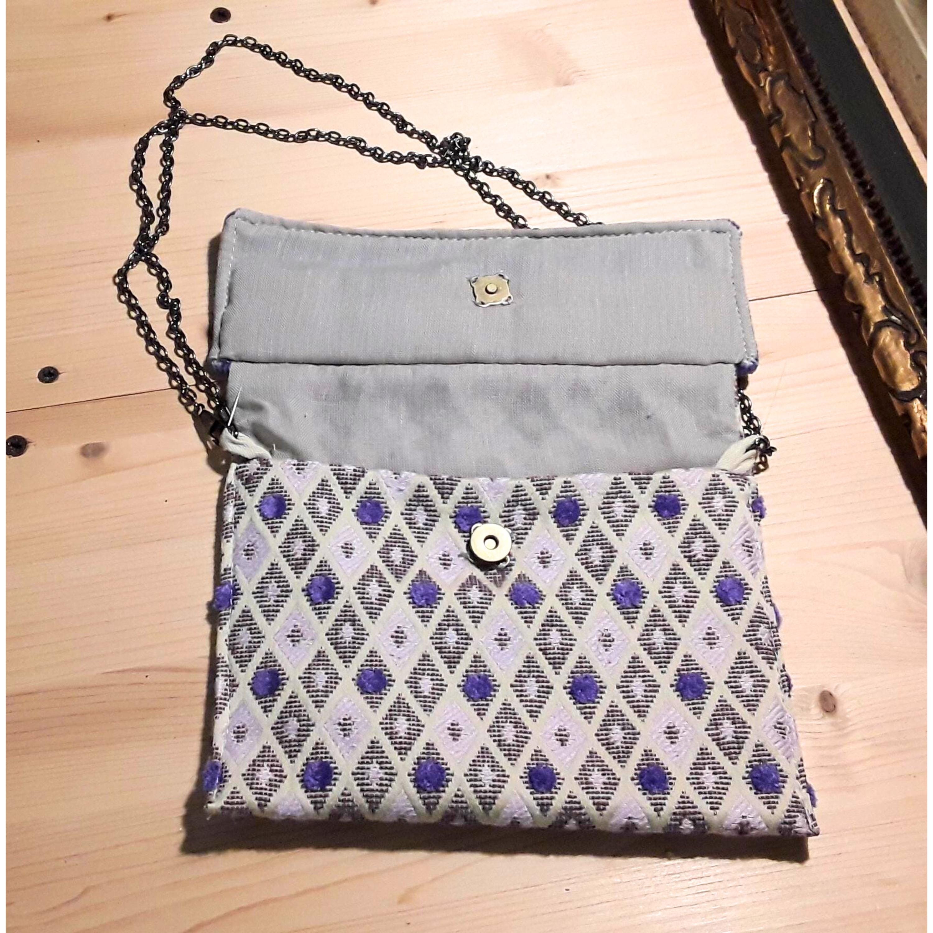 Borsetta in velluto: elegante borsa artigianale viola, pezzo unico, foderata in tessuto Rombetti, made in Italy