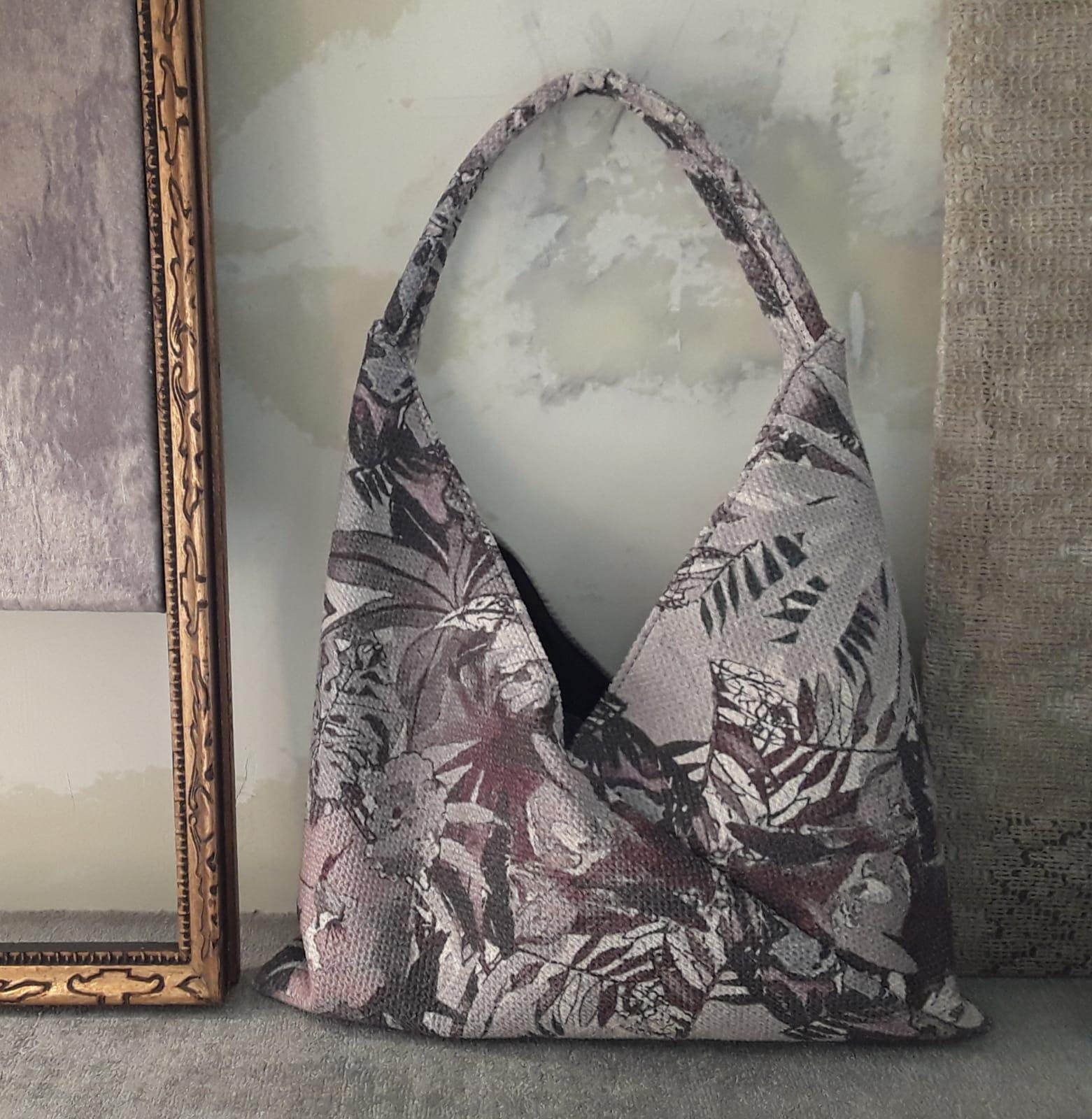 Borsa donna: Ecologica, fatta a mano in microfibra & velluto, fantasia floreale chiara, 39x39 cm, pezzo unico made in Italy, Borsa da spalla